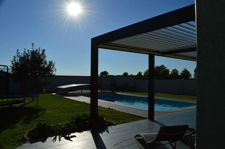 Installation de pergolas bioclimatiques à Moutiers